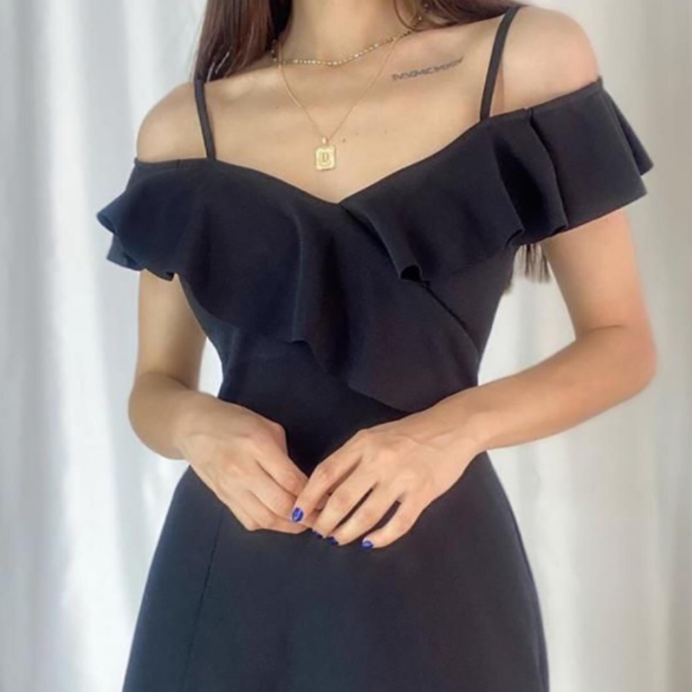 50%off w❤️ PREMIER AMOUR Black ruffle off shoulder prom belted Maxi Dress 2 NWOT